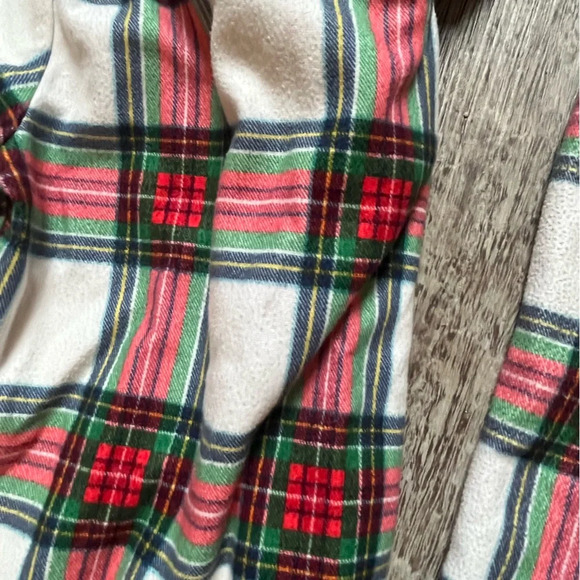 Kids size 6 Christmas pj set Holiday red and green plaid - Picture 6 of 8